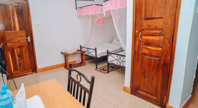 Deluxe Twin room Arusha Giraffe Lodge