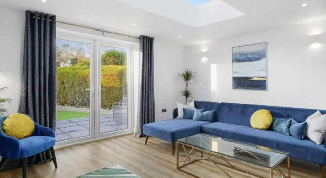 Коттедж Modern Bungalow in Maidstone sleeps 5 with free parking