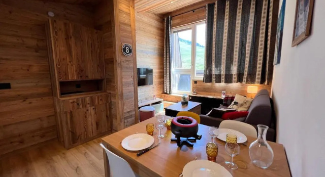OURS BLANC 29 duplex avec vue, Забронировать Отель Ла-Клюза Лыжный курорт на озере Анси