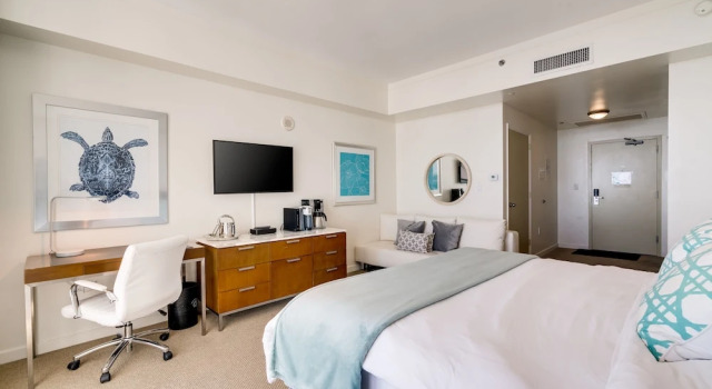 Million Dollar Ocean View Luxury Studio w/ Balcony + FREE PARKING