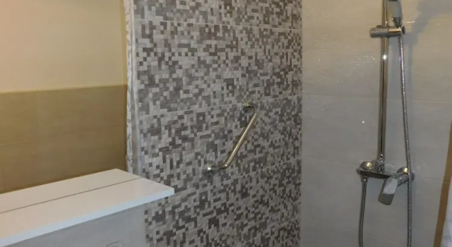 Трёхместный номер Standard с балконом и с видом на сад Guesthouse Sara