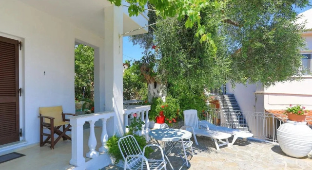 Коттедж с балконом Faros Ennea in Gaios