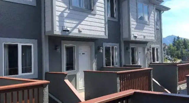 Апартаменты Mountain View Walk to all in Canmore Canada
