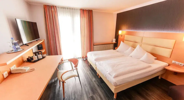 Четырёхместный номер Comfort PLAZA INN Stuttgart-Ditzingen