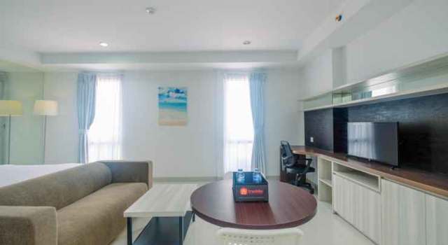 Elegant Studio Apartment at Azalea Suites Cikarang By Travelio