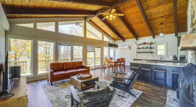 2 Mi to Beech Mtn Resort: Family Home w/ Hot Tub!