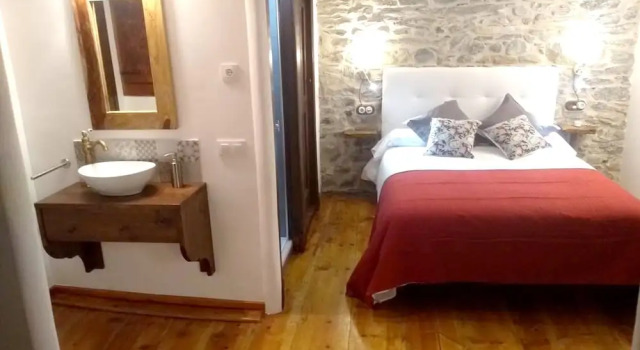 House With 4 Bedrooms in Anciles, With Wonderful Mountain View, Furnished Balcony and Wifi Near the Slopes, Book Hotel Hotels in Aragon with Parking, Parking