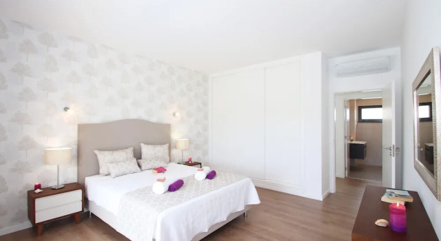 Вилла с балконом и с видом на море Villa Riviera - com piscina aquecível, 2 jacuzzis e BBQ em Armação de Pêra