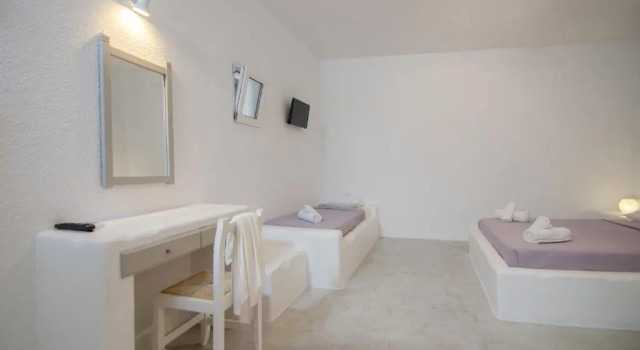 Трёхместный номер Superior George & Irene Hotel