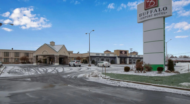 Кровать в общем номере Buffalo Airport Hotel