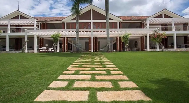 Casa B Institutional