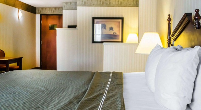 Comfort Suites McAlester, Book Hotel Hoteller i McAlester med parkering, Parkering