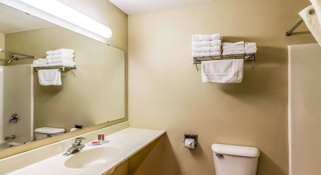 Шестиместный люкс Econo Lodge - Valley City