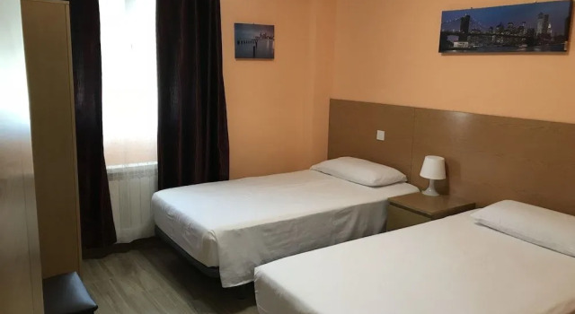 Hostal La Pared, Varaa Hotelli Hotellit Madridin maakunta pysäköinnillä, Pysäköinti