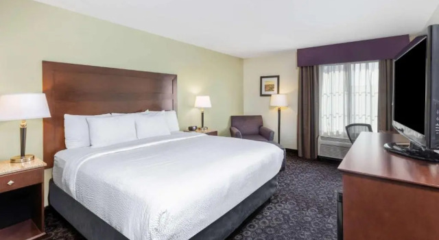 Двухместный люкс c 1 комнатой La Quinta by Wyndham Las Vegas Airport South