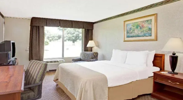 Четырёхместный номер Standard Crown Inn