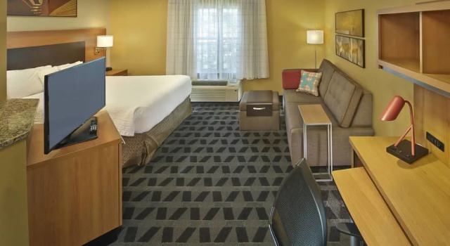 TownePlace Suites Boston Tewksbury/Andover, Varaa Hotelli Hotellit New England uima-altaalla, Uima-allas