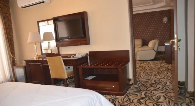 Royal Beach Hotel, Забронировать Отель Уагадугу Kadiogo Province, рядом с Национальный музей Буркина-Фасо