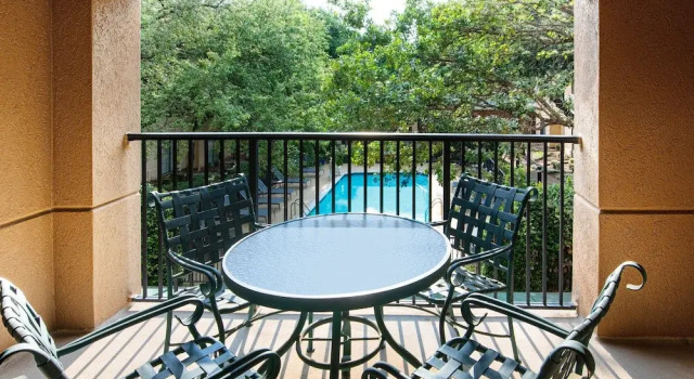 Двухместный номер Standard с балконом Courtyard by Marriott Dallas Plano in Legacy Park