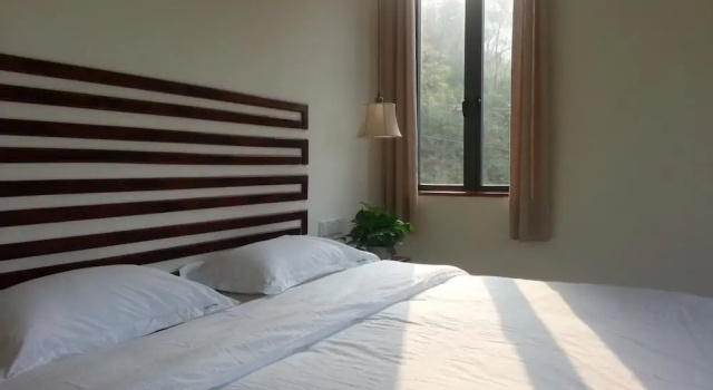 Семейный люкс с балконом и с видом на горы Yang Shuo Zen Valley Hotel