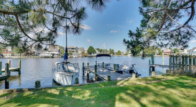 Коттедж Private Dock & Beach Access: Outer Banks Area Home