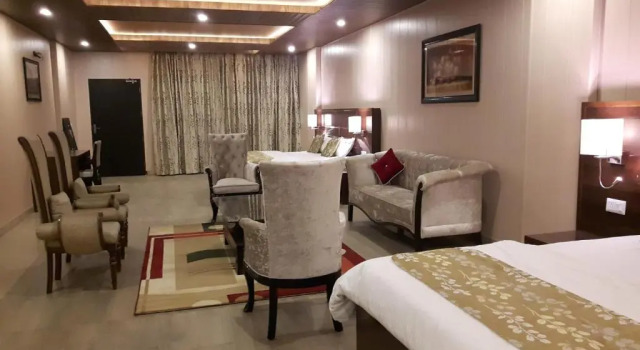 Люкс Deluxe Maple Leaf Hotel