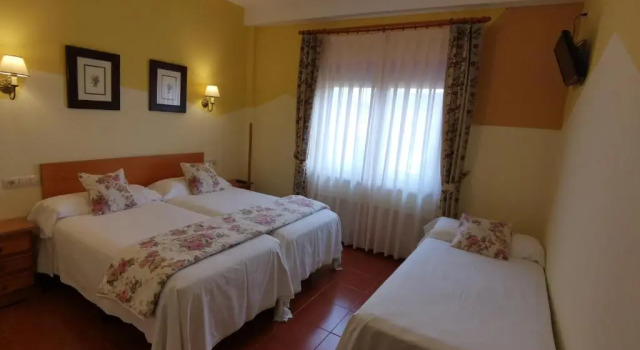 Трёхместный номер Standard Hotel El Angliru