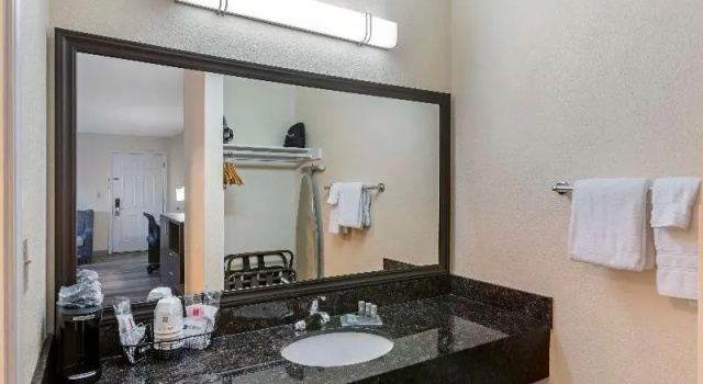Четырёхместный номер Standard Best Western Superstition Springs Inn