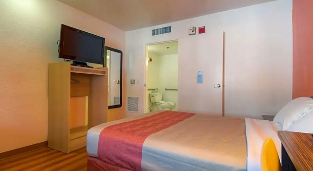 Номер Standard Motel 6-Palm Springs, CA - Downtown