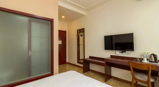 Home Inn Rui Bai Yun Hotel (Qingdao West Coast Qingdao West Railway Station Branch), Prenota Hotel Hotel a Shandong con parcheggio, Parcheggio