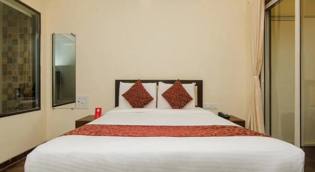 Двухместный номер Deluxe Super Hotel O Divine Residency Near Phoenix Marketcity