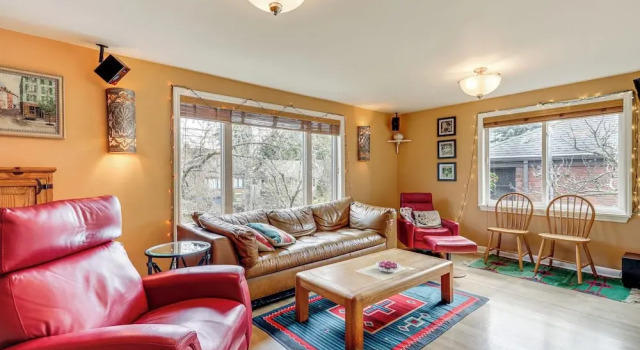 Коттедж 6 Mi to Dtwn Seattle: Walkable Home w/ Hot Tub