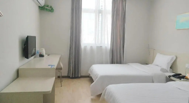 Двухместный номер Standard 7Days Inn Zhaotong Hailou Road Wanghai park