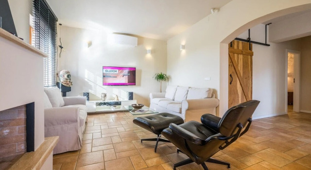 Amazing Home in Jadrija with Hot Tub, Sauna & 4 Bedrooms, Забронировать Отель Отели Шибеник 3 звезды, 3*
