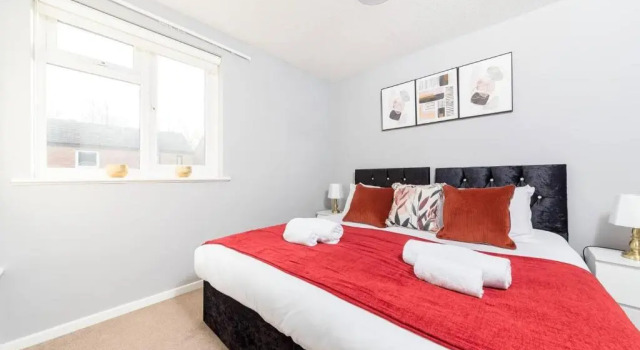 Milton Keynes Oldbrook Dexter-2BR by Homely Spaces, Забронировать Отель Отели Бакингемшир с парковкой, Парковка