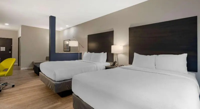 Четырёхместный люкс Comfort Suites Cincinnati University - Downtown