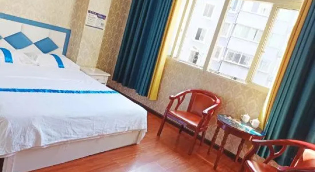 Patong Ping'an Hotel, Prenota Hotel Enshi Prefecture Cina