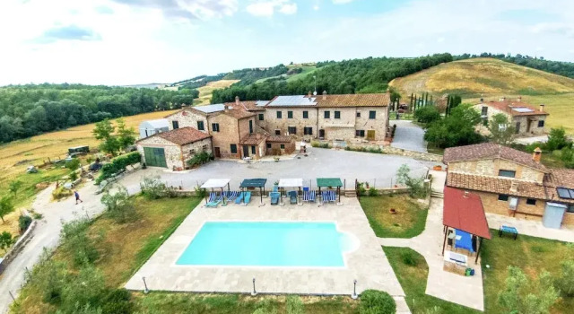 Коттедж Classic с 2 комнатами Lovely Farmhouse in Asciano with Swimming Pool