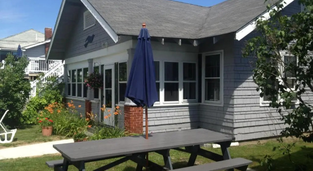 Коттедж с 2 комнатами Sandpiper Beachfront Motel