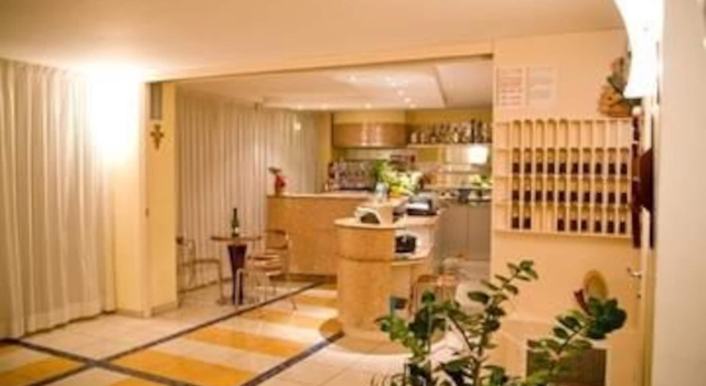 Hotel Essen, Забронировать Отель Торре Педрера Римини