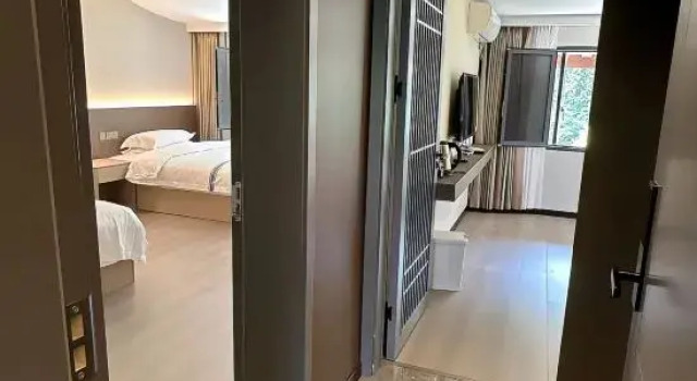 Люкс Deluxe Shanshuiyuan Homestay (Emeishan Scenic Area Linggongli Parking Lot)