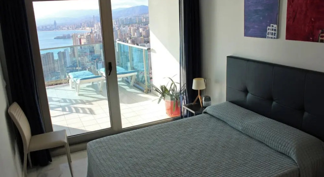 Клубные апартаменты с 2 комнатами с балконом и с видом на море Benidorm sky - High-rise apartments