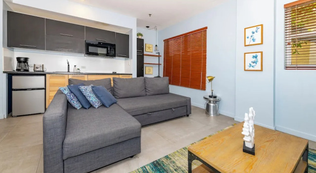 Апартаменты Deluxe Apartments at 100 Collins