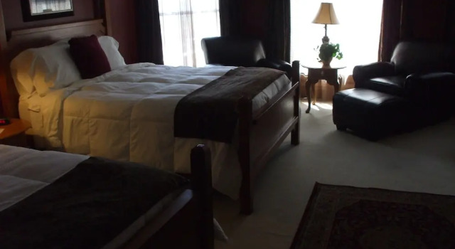 Четырёхместный номер Deluxe с видом на реку The Bradford Inn