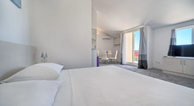 Aqua Guestrooms Kastela, Book Hotel Kastel Luksic Kaštela
