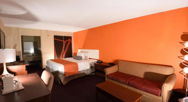 Номер Standard Howard Johnson by Wyndham Salem Hotel & Conference Center