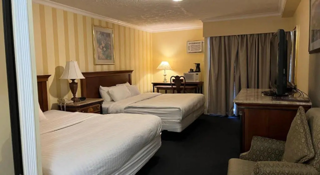 Четырёхместный номер Standard Island Travel Inn