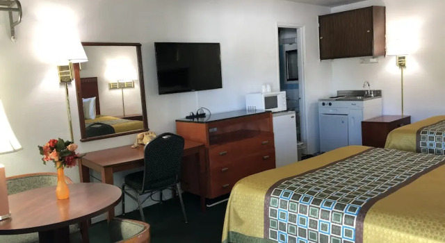 Четырёхместный номер Standard Best Budget Inn