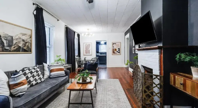 Spacious 4BR Retreat in the Heart of Lafayette, Забронировать Дом для отпуска Лафайетт Acadiana, рядом с Youth Park