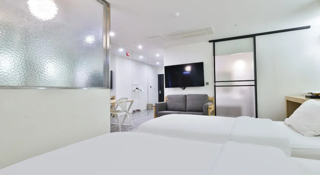 Elephant Shower Hotel, Забронировать Отель Отели Чинджу 3 звезды, рядом с Национальный музей Чинджу, 3*